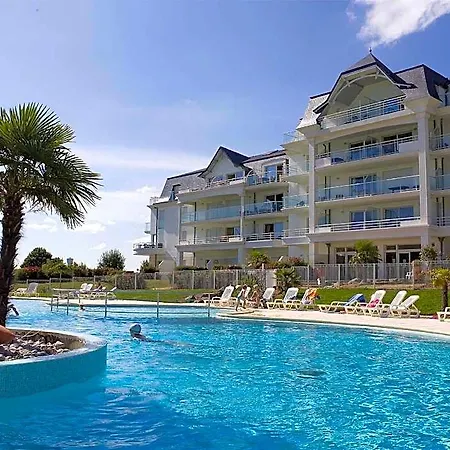 酒店 In France With Private Pool And Golf Views