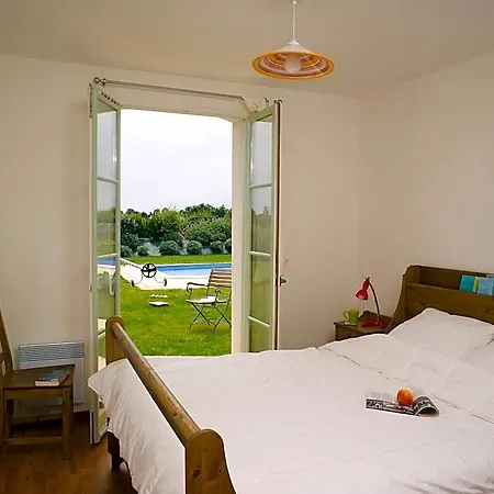 In France With Private Pool And Golf Views 3* 圣吉尔-克鲁瓦德维