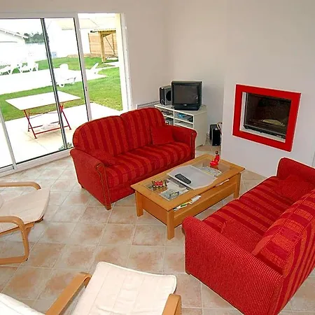 In France With Private Pool And Golf Views 3* 圣吉尔-克鲁瓦德维